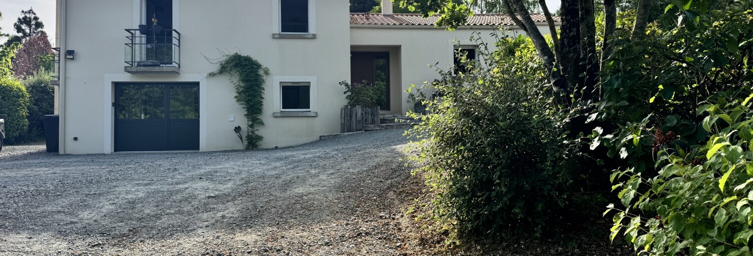 Maison 8 Pièces 185 m² à vendre à Cheffois (85390)