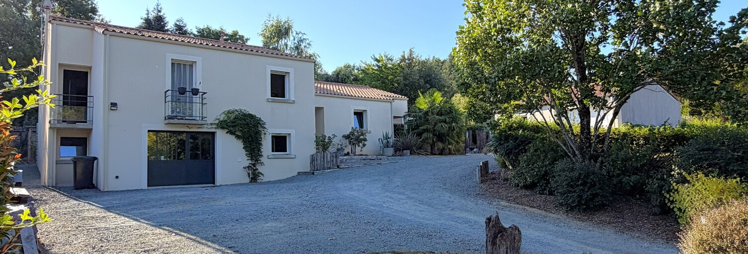 Maison 8 Pièces 185 m² à vendre à Cheffois (85390)