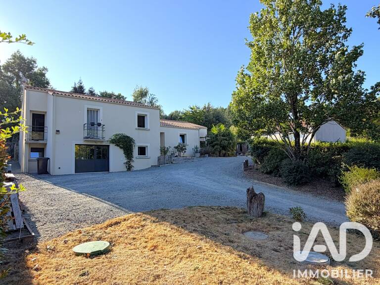 Vente Maison/villa 8 pièces — photo 1