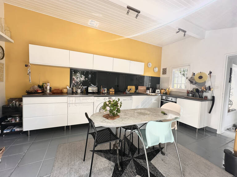 saint sulpice de royan - maison 7 pièces - au prix de 480.00 — photo 1