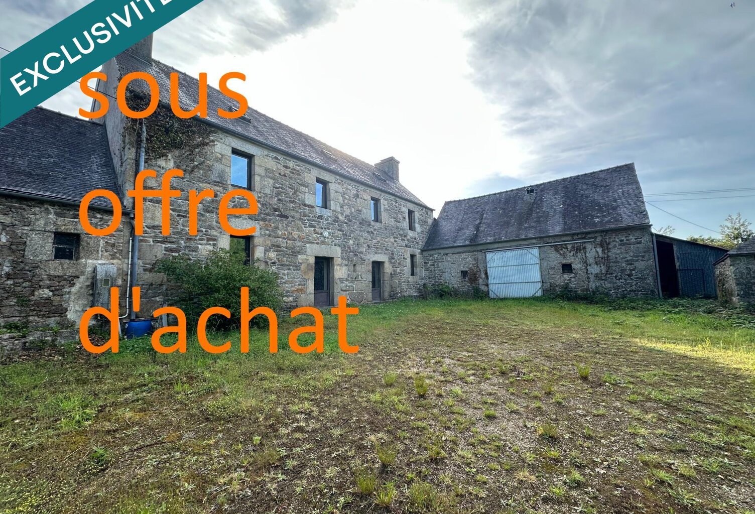 Maison avec hangar et 28 000m² de terrain. — photo 1
