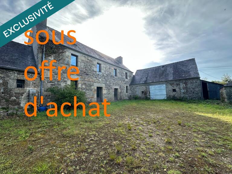 Maison avec hangar et 28 000m² de terrain. — photo 1