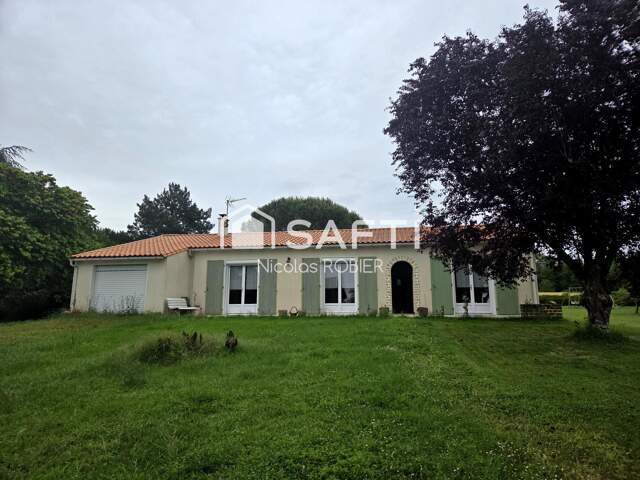 PLAIN PIED BEAUX VOLUMES AVEC GRANDE DÉPENDANCE HANGAR JARDIN AU CALME AUX PORTES DE NIORT! — photo du bien