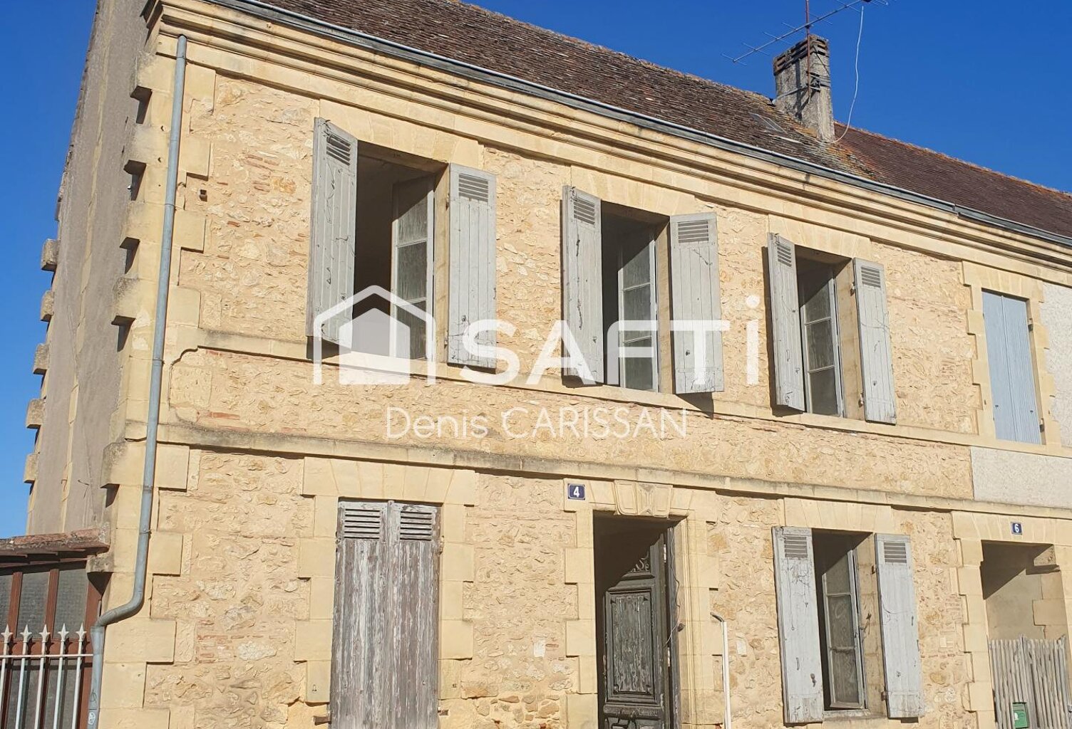 Maison de rue 4 pièces, à rénover. — photo 1