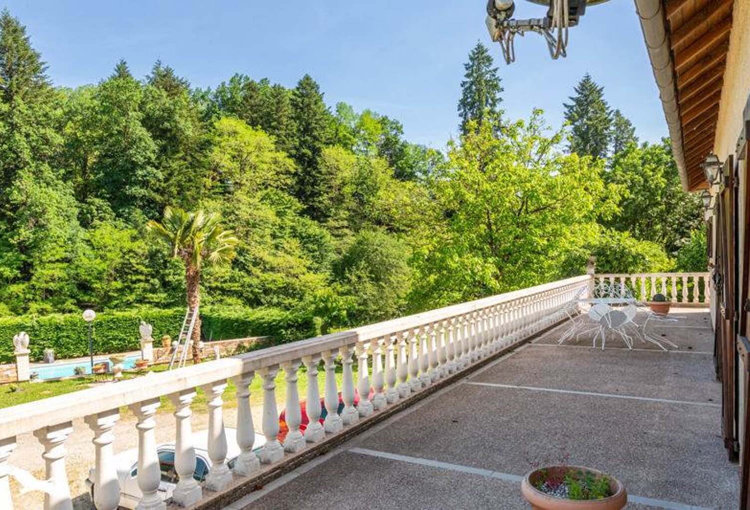 Villa de 8 pièces principales — photo 1