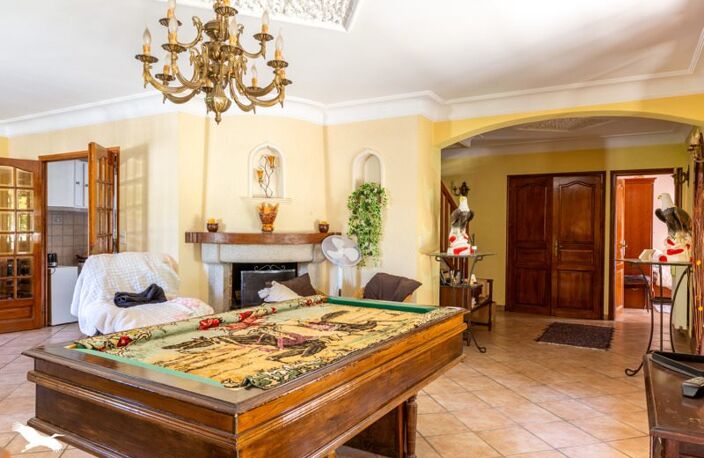 Villa de 8 pièces principales — photo 4