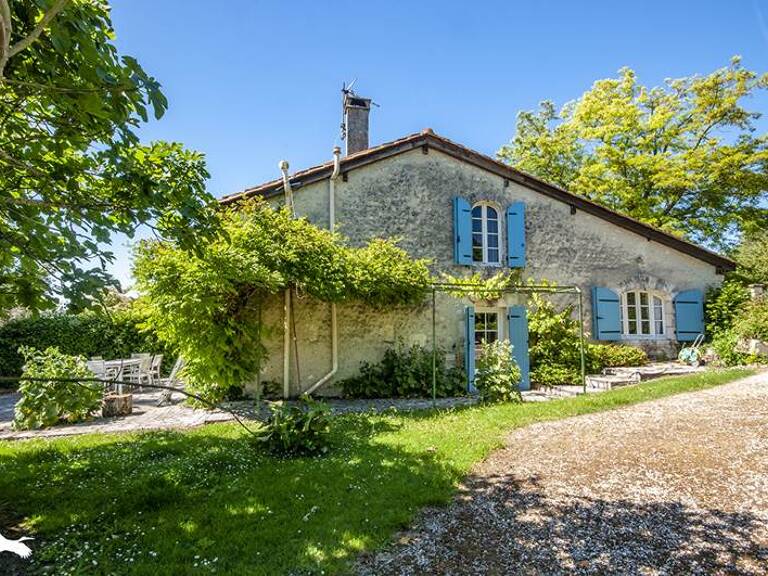 Maison en pierre de 4 pièces principales — photo 1