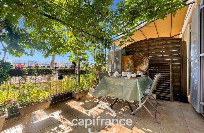 MAISON FAMILIALE de 80 m2 de surface au sol,terrain 180 m2, 3 chambres, salle de bain, salle d'eau, jardin, terrasse abritée, piscine résidentielle, place de parking privative — photo 4