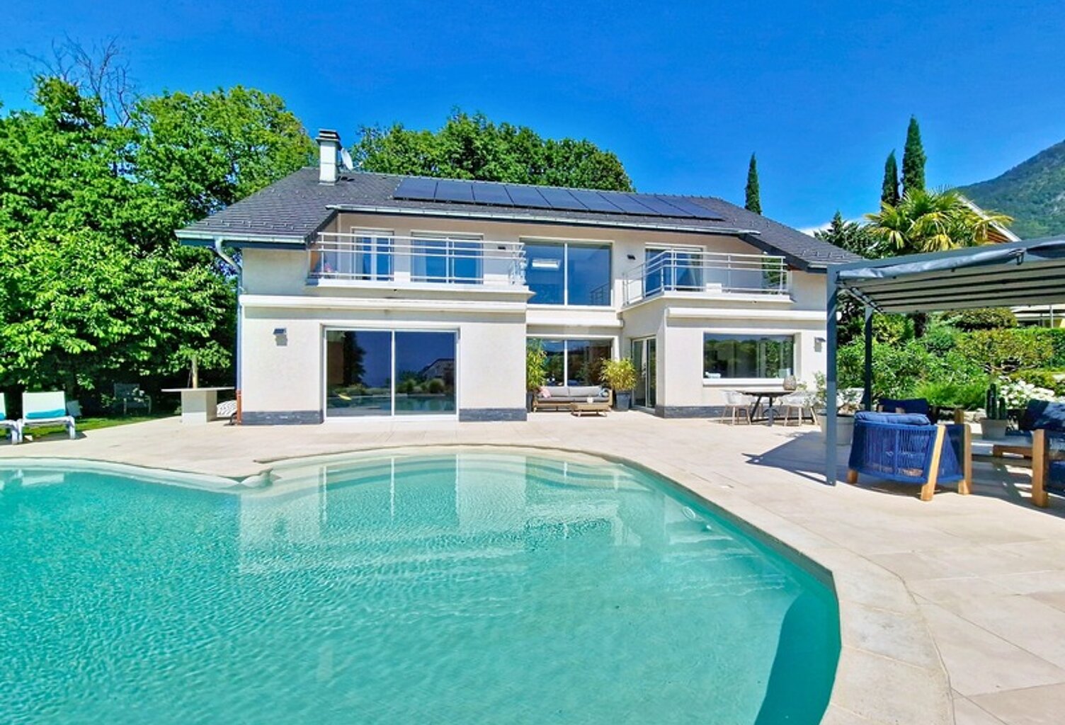 Villa d'exception avec vue dégagée, piscine et prestations haut de gamme — photo 1