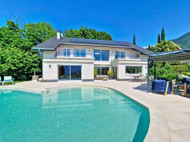 Villa d'exception avec vue dégagée, piscine et prestations haut de gamme — photo du bien