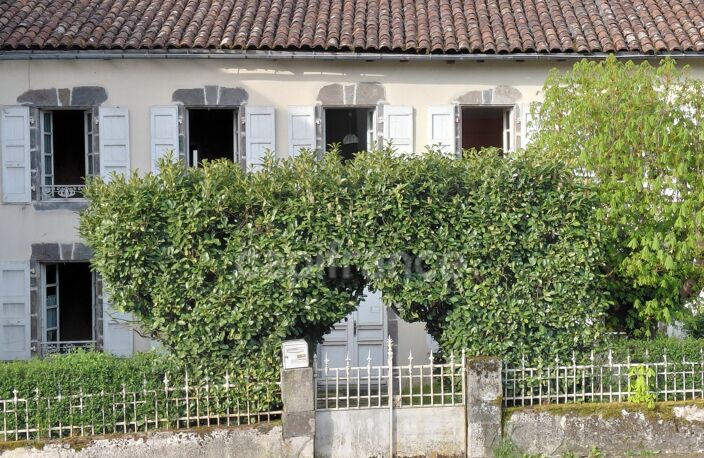 Élégante demeure au cœur de Saint-Paul-des-Landes - Cantal (15) — photo 2