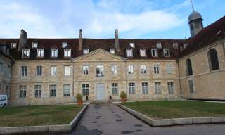 Appartement 5 Pièces 130 m² à louer à École-Valentin (25480)