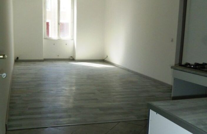 IMMEUBLE DE RAPPORT 2410 €/MOIS - COMMERCE & HABITATION 420 M2 — photo 2