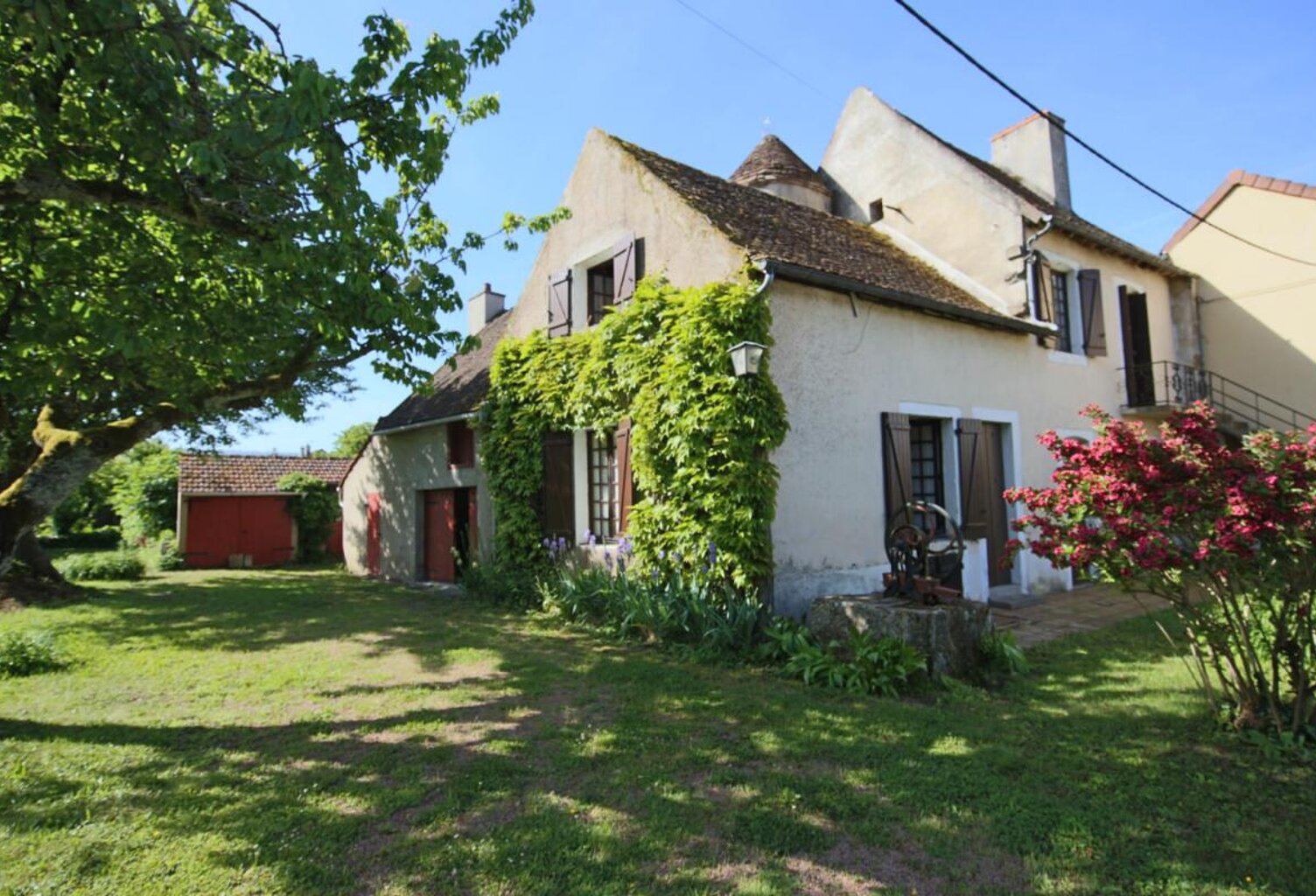 Maison du 17ème sur 1 470 m² de terrain clos — photo 1