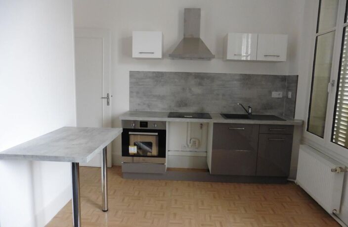 Appartement climatisé T4 À Louer au centre ville de Cosne sur Loire — photo 2