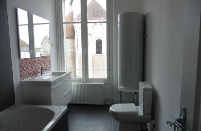 Appartement climatisé T4 À Louer au centre ville de Cosne sur Loire — photo 3