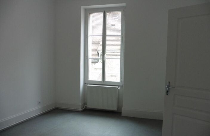 Appartement climatisé T4 À Louer au centre ville de Cosne sur Loire — photo 5