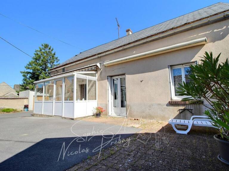 Ensemble immobilier avec maison et dépendances, cour et jardin — photo 1