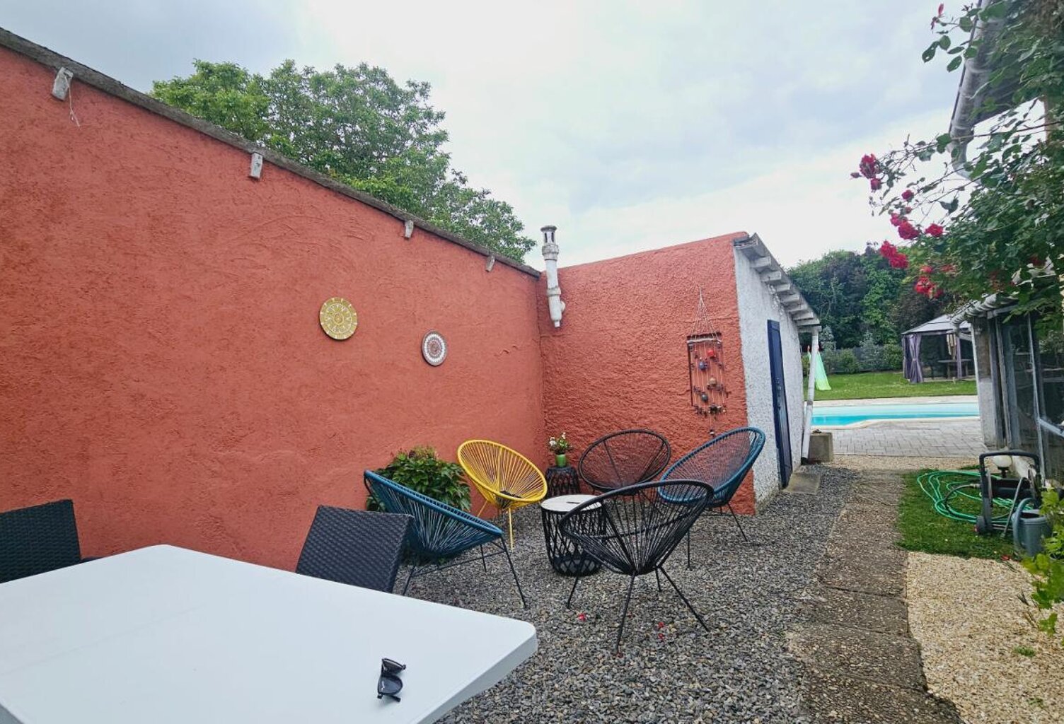 BOURGES MAISON 98.4M² + APPARTEMENT INDEPENDANT 44.4M² PISCINE JARDIN GARAGE — photo 1