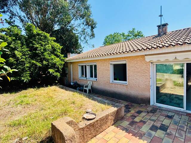 Maison plain pied ,3 chambres garage et piscine — photo du bien