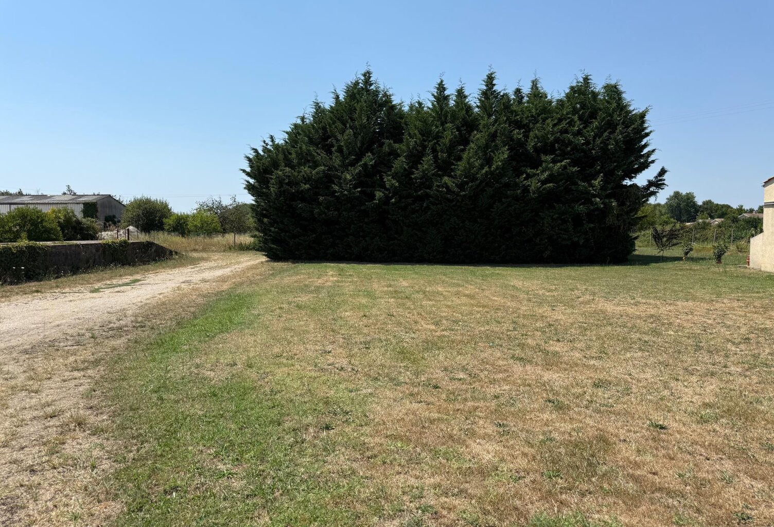 Terrain constructible de 4 120 m²  fort potentiel de division à Gironde sur Dropt — photo 1