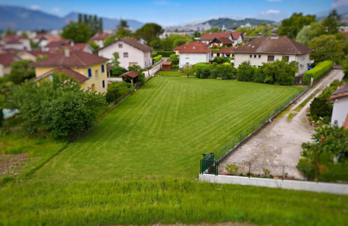 DPT (38) - A VENDRE - Terrain 404m2 - viabilisé - CROLLES — photo 2