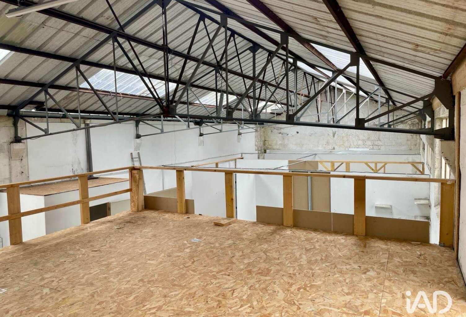 Location Atelier 200 m&sup2; — photo 1