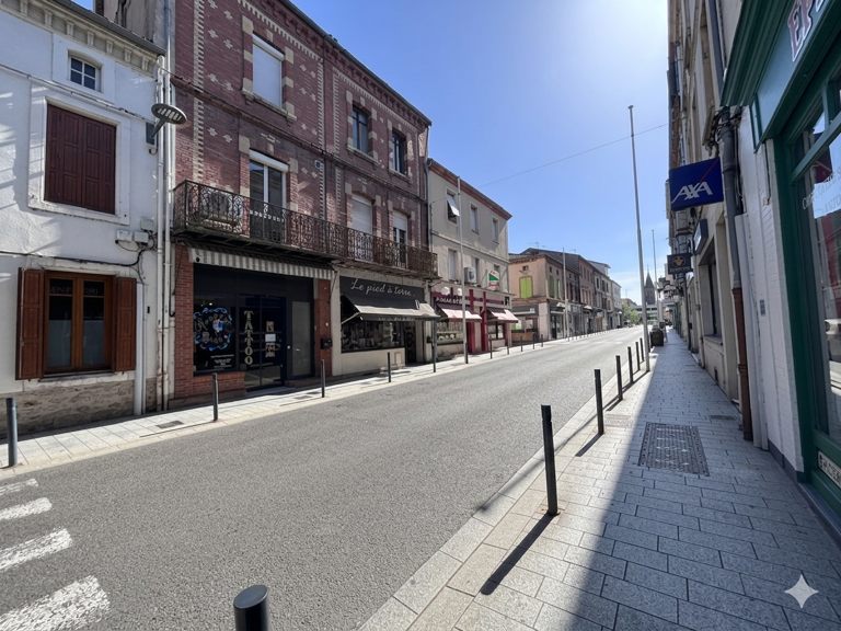 Immeuble - local commerciel loué+ 2 appartements - CARMAUX — photo 1