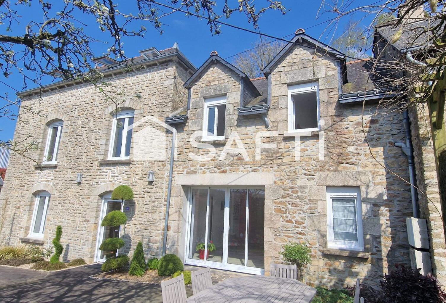 Belle Maison en pierres en campagne — photo 1
