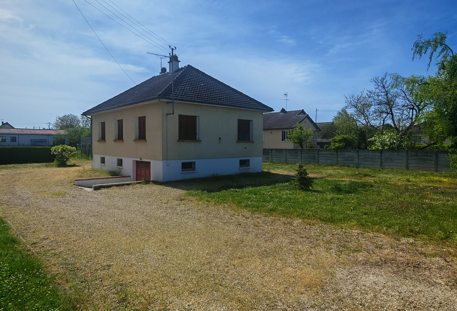 Seulement 150000EUR ! Maison 3 chambres avec sous-sol total et — photo 1