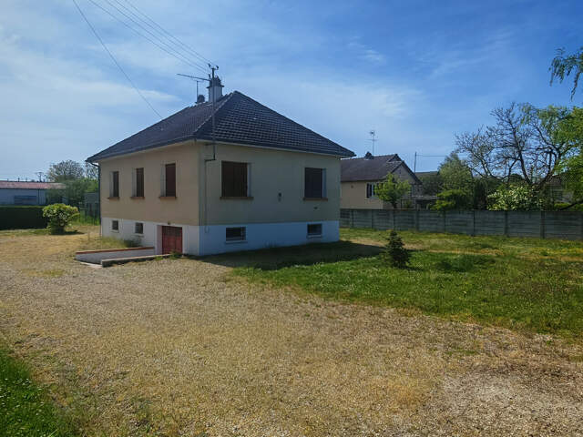 Seulement 150000EUR ! Maison 3 chambres avec sous-sol total et — photo du bien