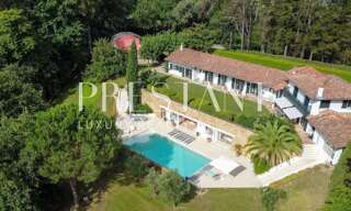 location vacances Maison 8 Pièces 300 m² à Urrugne (64122)