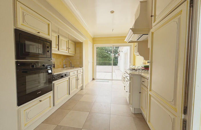 MAISON - 5 chambres - 159 M2 - JARDIN - GARAGE — photo 3