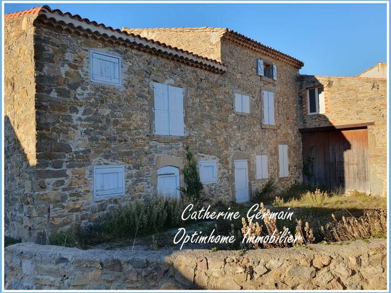 A Montbrun des Corbières ; A vendre en exclusivité ; Ensemble composé de 2 maisons en cours de rénovation, d’une magnifique cave viticole le tout sur un terrain de 1409m² — photo 1