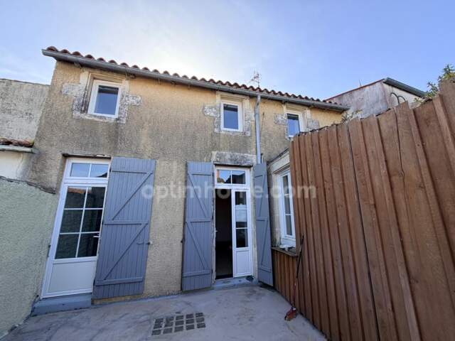 IMMEUBLE DE RAPPORT CLÉ EN MAIN EN PLEIN CENTRE de Marans  17230 — photo du bien