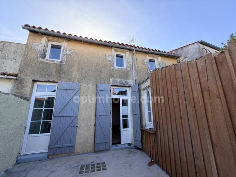 IMMEUBLE DE RAPPORT CLÉ EN MAIN EN PLEIN CENTRE de Marans  17230 — photo 1