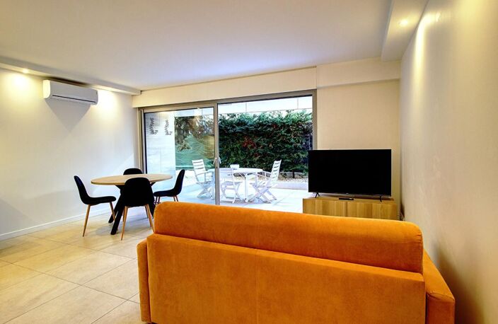 Cannes Palm Beach - Appartement-Villa 2 pièces rénové en rez-de-jardin — photo 2