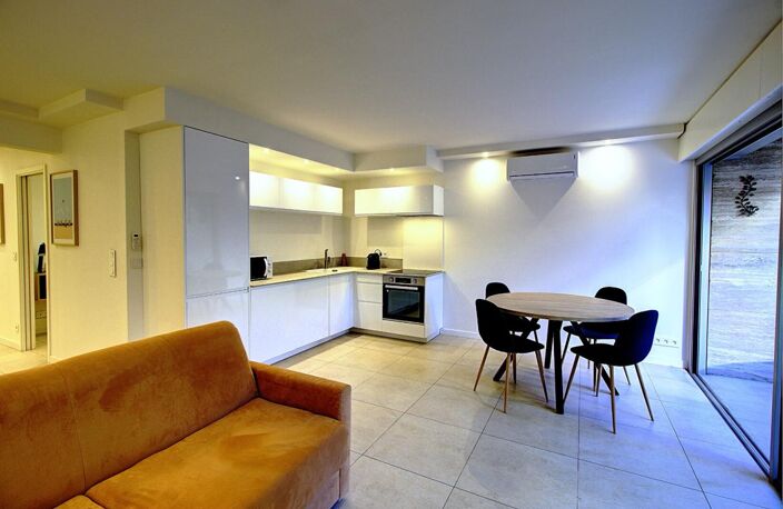 Cannes Palm Beach - Appartement-Villa 2 pièces rénové en rez-de-jardin — photo 3