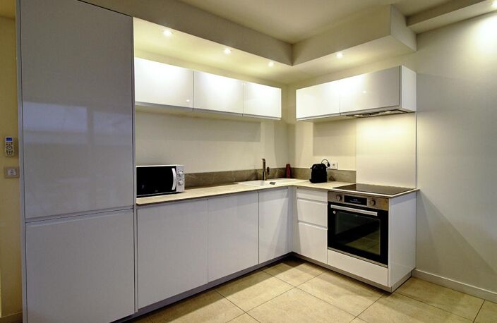Cannes Palm Beach - Appartement-Villa 2 pièces rénové en rez-de-jardin — photo 5