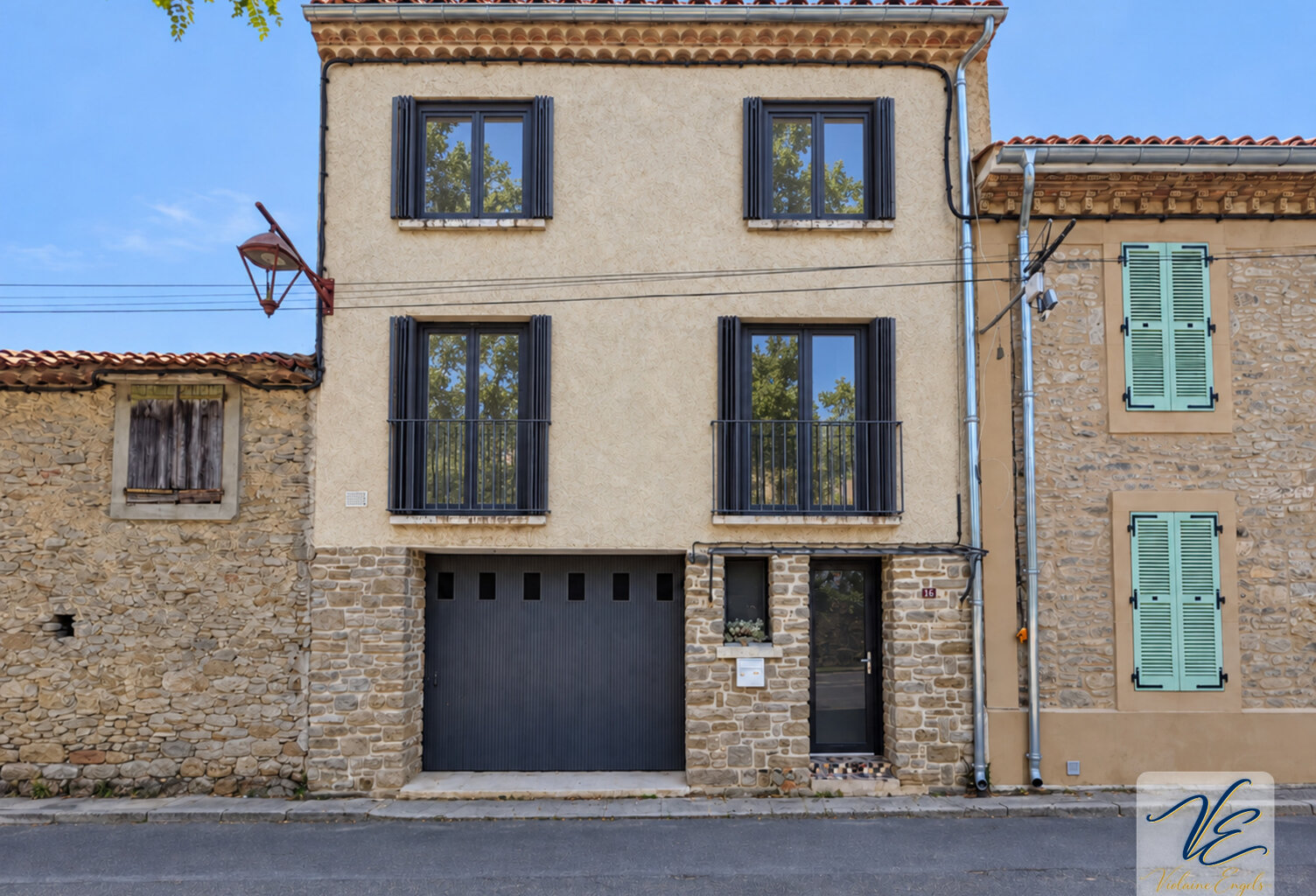 Maison rénovée à Siran – 3 chambres, terrasse, cour et grand garage de 60 m² — photo 1
