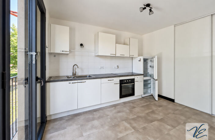 Maison rénovée à Siran – 3 chambres, terrasse, cour et grand garage de 60 m² — photo 5