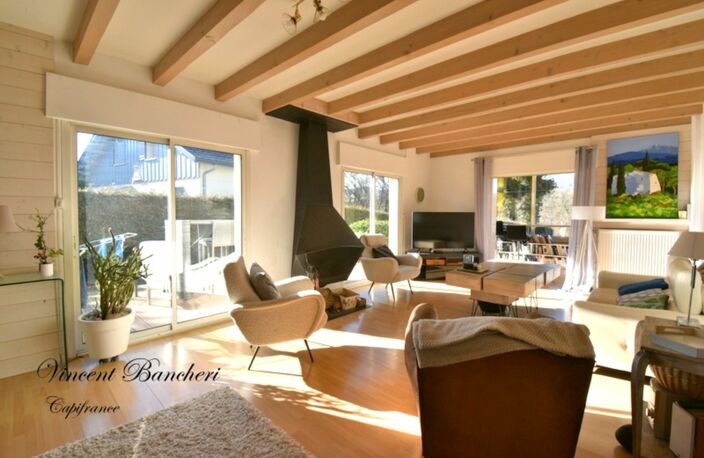 Maison familiale d'environ 160 m² avec piscine, 5 chambres et terrain de plus de 1160 m² au cœur d'un secteur prisé de Reignier — photo 2