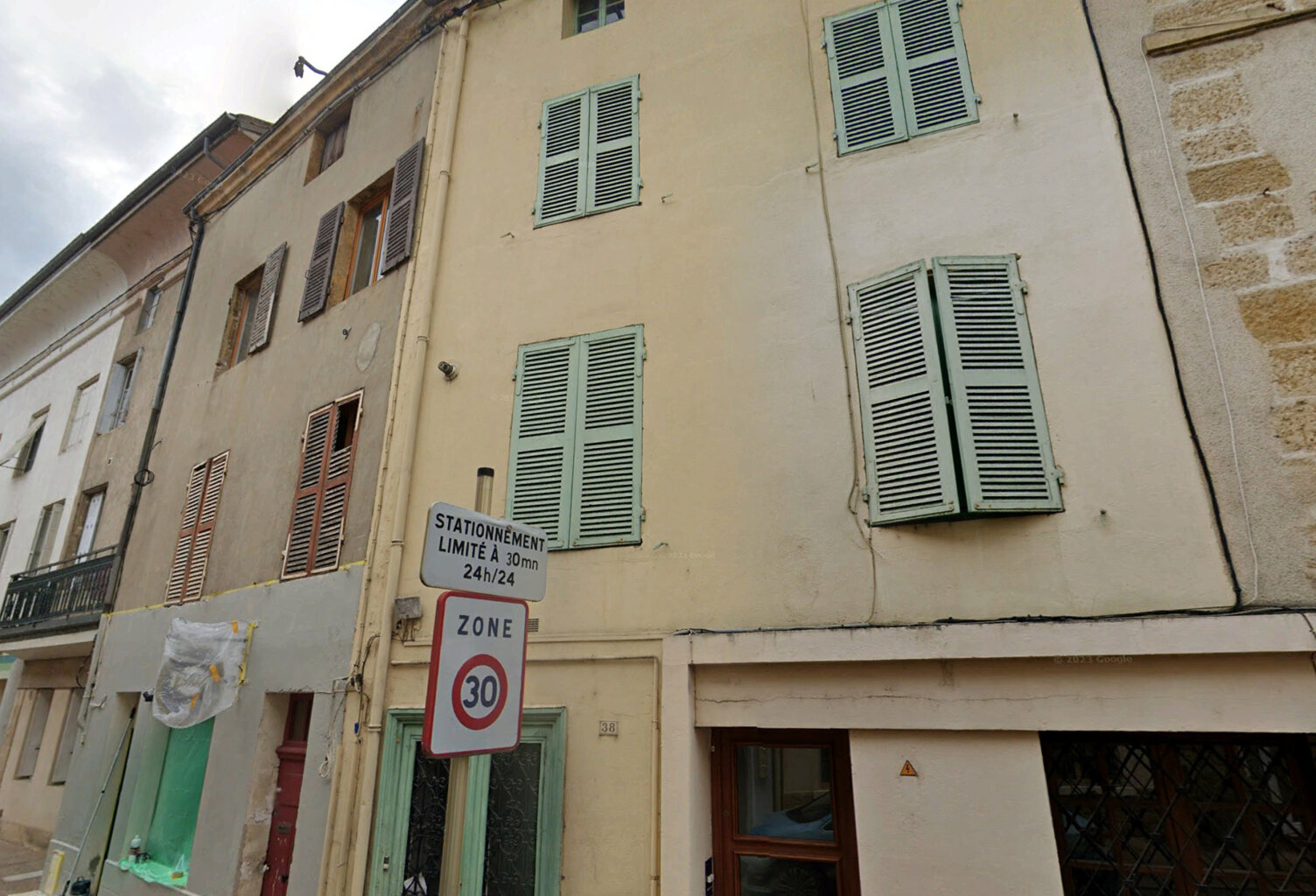 Petite maison de ville à rénover. 65 m2 hab. — photo 1