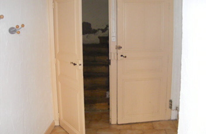 Petite maison de ville à rénover. 65 m2 hab. — photo 2
