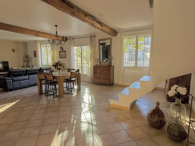 Belle maison de ville familiale avec jardin et garage — photo du bien