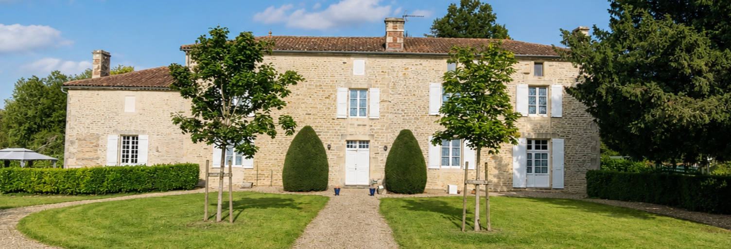 Maison 8 Pièces 287 m² à vendre à Saint-Groux (16230)
