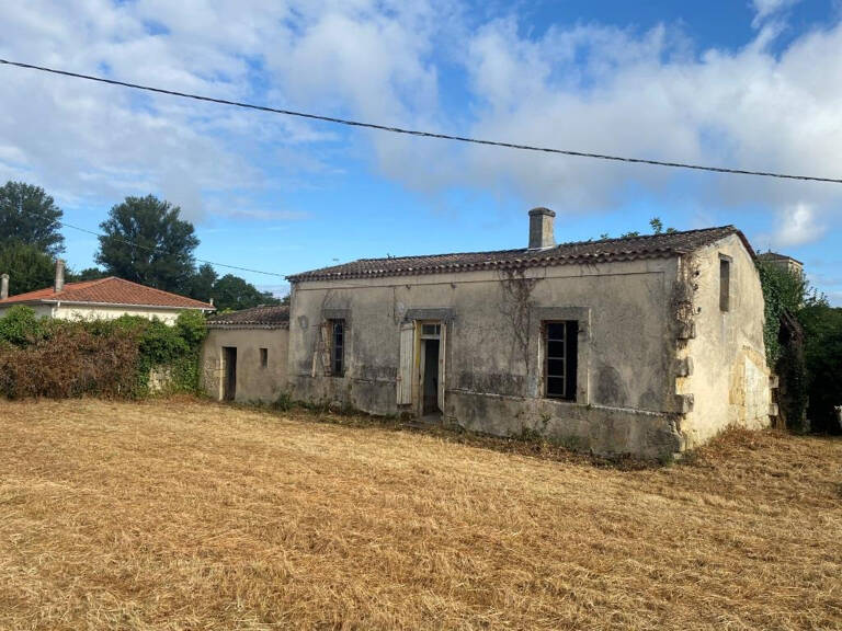 PUGNAC MAISON A RESTAURER ENTIEREMENT — photo 1