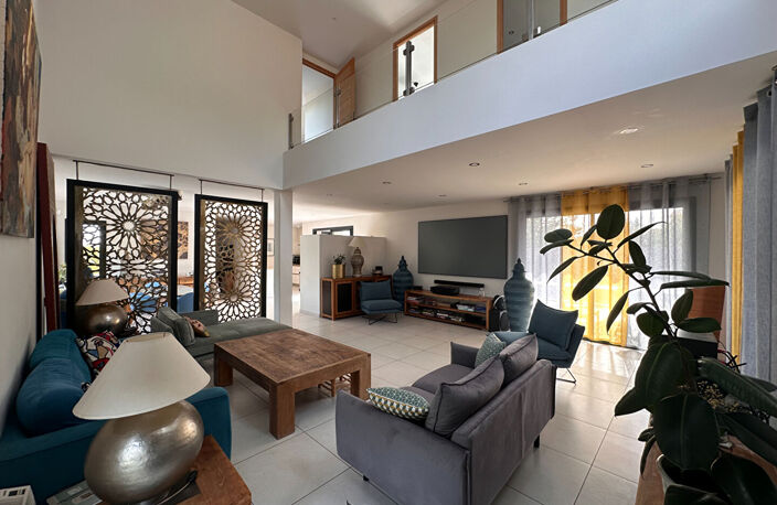 Vente Exclusivité Puy St Reparade en campagne LC Gestion vous propose une maison contemporaine de type 7 sur 5056 m² de terrain avec piscine — photo 2