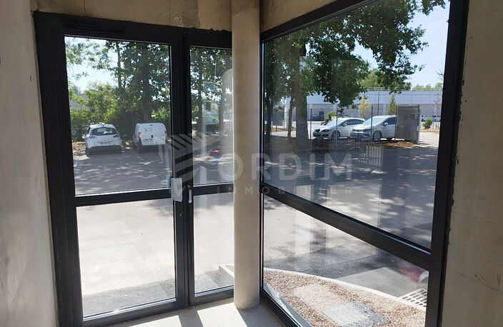 AUXERRE NORD -MONETEAU - SORTIE A6 NORD - BUREAUX NEUFS 161M² - PARKINGS — photo 4