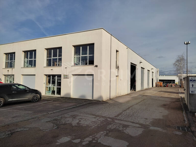 AUXERRE - LOCAL D'ACTIVITE - BUREAUX 104M² - DEPOT 238M² + MEZZANINE - TERRAIN PRIVATIF  200M² — photo 1